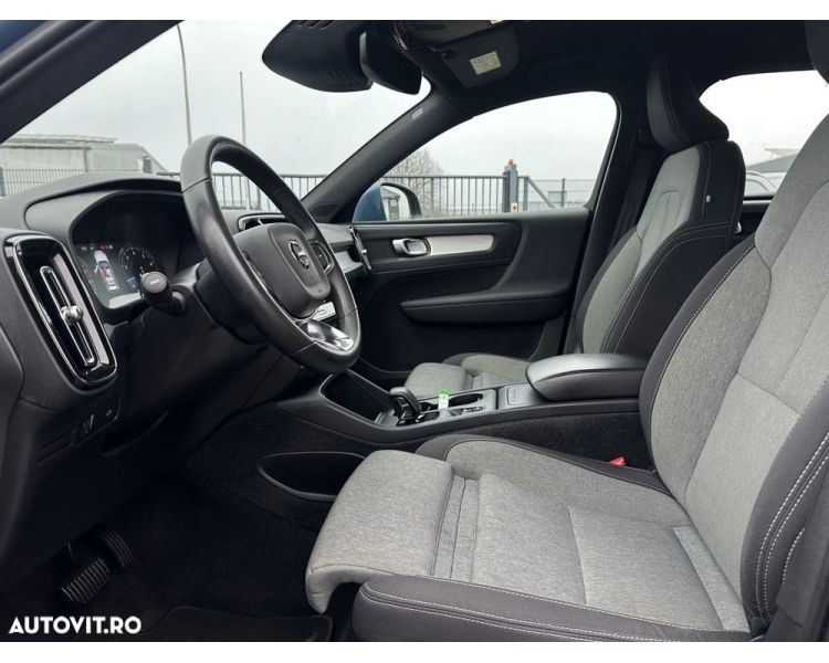 Volvo XC 40 T2 AT8 Momentum New Model