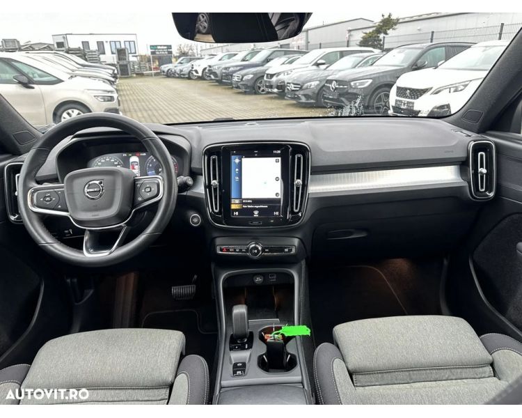 Volvo XC 40 T2 AT8 Momentum New Model